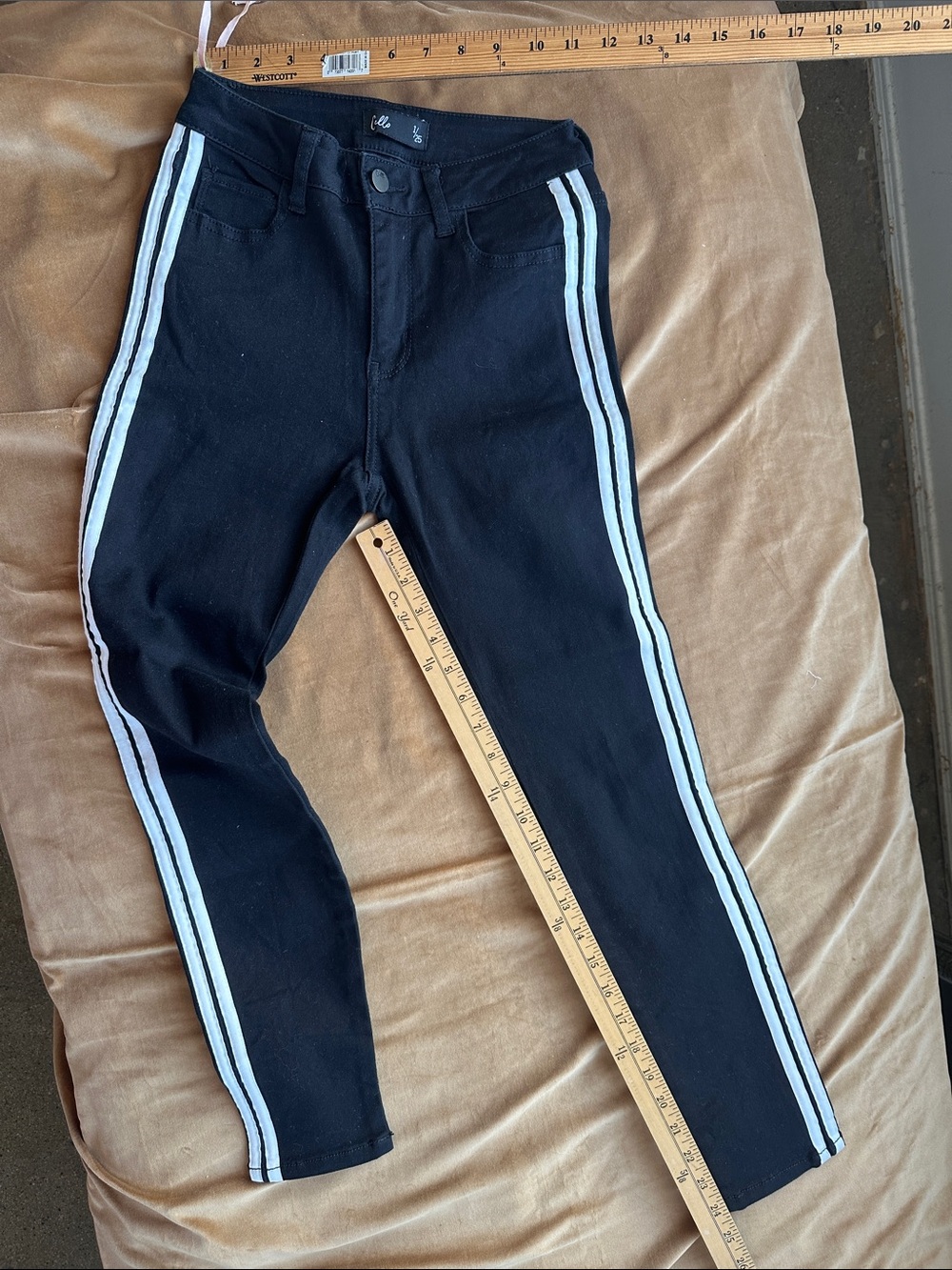 Cotton stretchy Black skinny Pants Jeans Side white lines of satin Like new sz25